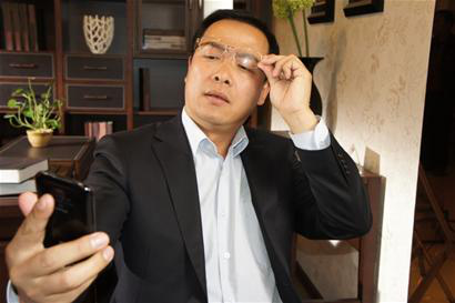 戴傳統(tǒng)老花鏡看遠(yuǎn)一片模糊，老花鏡怎么配？