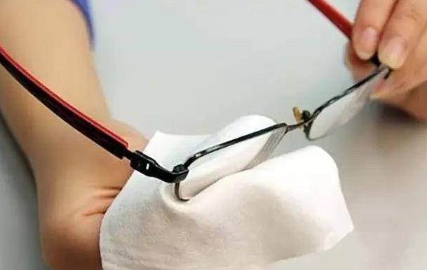 老花鏡防輻射眼鏡的作用、保養(yǎng)，你真的都懂嗎？