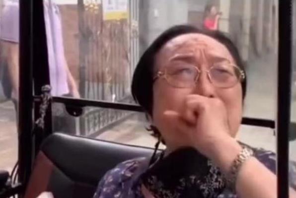 老花鏡不能隨意佩戴，按照年齡度數(shù)購(gòu)買不準(zhǔn)確