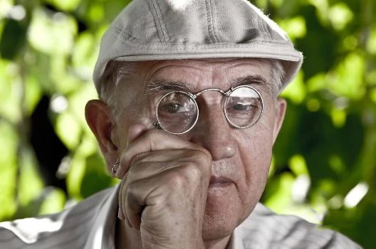 如何購(gòu)買一副好的老花鏡？什么是漸進(jìn)多焦鏡？