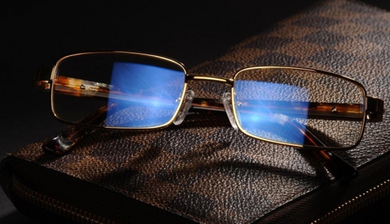 美麗島：一副遠(yuǎn)近清晰的老花鏡，全天配戴都不用摘的漸進(jìn)多焦鏡