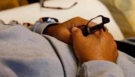 美麗島多焦鏡：王先生出門(mén)忘帶老花鏡，路邊攤買(mǎi)了副卻買(mǎi)了麻煩