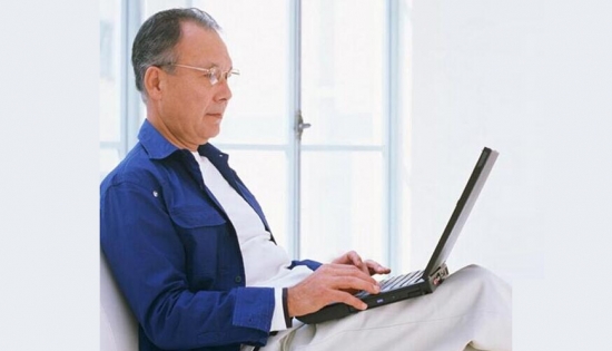 美麗島：扔掉單焦換戴多焦鏡，在國內(nèi)掀起了一場(chǎng)“換戴”革命。