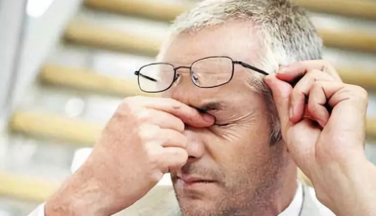 老花眼是怎么回事？美麗島多焦鏡為您解答